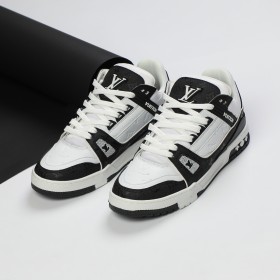 Louis Vuitton  - اسود مع ابيض
