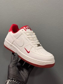 nike air force ابيض دمج احمر نعل احمر