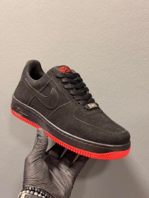 Nike Air Force اسود مط نعل احمر